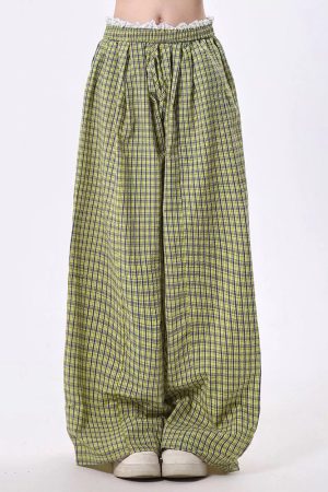 Cute Everyday Outfits, Outfit Inspo Casual Indie Aesthetic Green Plaid Pants