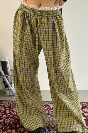 Cute Everyday Outfits, Outfit Inspo Casual Indie Aesthetic Green Plaid Pants