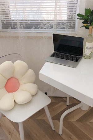 Cute Everyday Outfits, Outfit Inspo Casual Lazy Flower Pillow