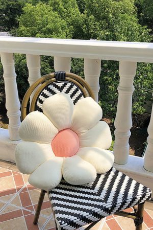 Cute Everyday Outfits, Outfit Inspo Casual Lazy Flower Pillow