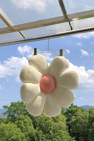 Cute Everyday Outfits, Outfit Inspo Casual Lazy Flower Pillow