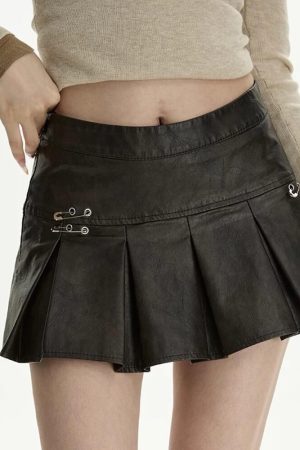 Cute Everyday Outfits, Outfit Inspo Casual Leather Mini Skirt with Safety Pins