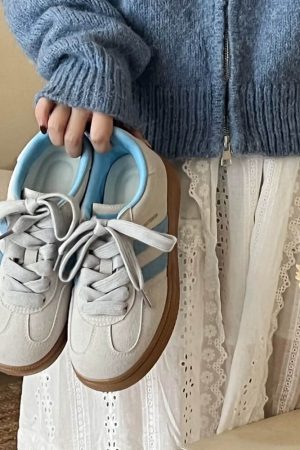 Cute Everyday Outfits, Outfit Inspo Casual Light Grey & Blue Stripe Sneakers