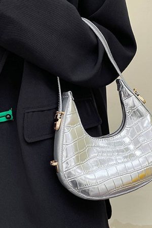 Cute Everyday Outfits, Outfit Inspo Casual Metallic Aesthetic Hobo Bag