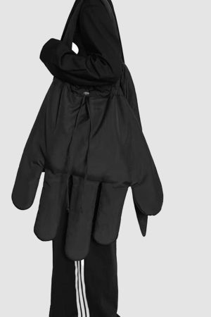 Cute Everyday Outfits, Outfit Inspo Casual Oversized Hand-Shaped Shoulder Bag