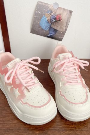 Cute Everyday Outfits, Outfit Inspo Casual Pastel Aesthetic Star Sneakers