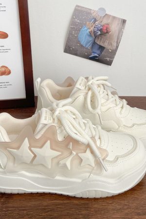 Cute Everyday Outfits, Outfit Inspo Casual Pastel Aesthetic Star Sneakers