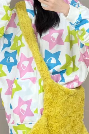 Cute Everyday Outfits, Outfit Inspo Casual Pastel Star-Shaped Fuzzy Bag