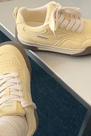Cute Everyday Outfits, Outfit Inspo Casual Pastel Yellow Aesthetic Sneakers