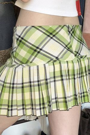 Cute Everyday Outfits, Outfit Inspo Casual Preppy Plaid Mini Skirt in Green