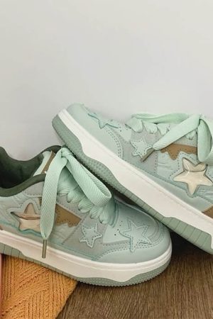 Cute Everyday Outfits, Outfit Inspo Casual Sage Green Aesthetic Star Sneakers