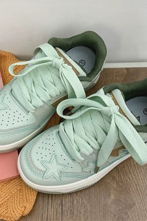 Cute Everyday Outfits, Outfit Inspo Casual Sage Green Aesthetic Star Sneakers