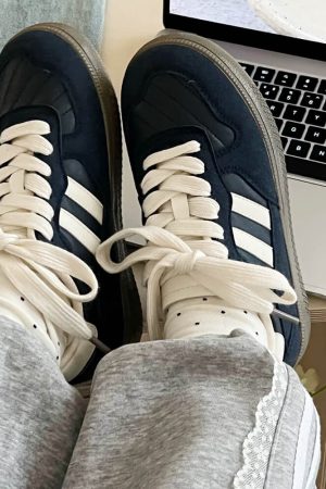 Cute Everyday Outfits, Outfit Inspo Casual Saturday School Sneakers in Navy