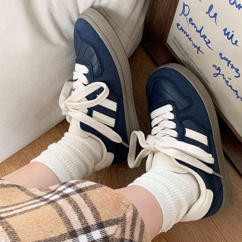 Cute Everyday Outfits, Outfit Inspo Casual Saturday School Sneakers in Navy Cute Everyday Outfits, Outfit Inspo Casual Saturday School Sneakers in Navy