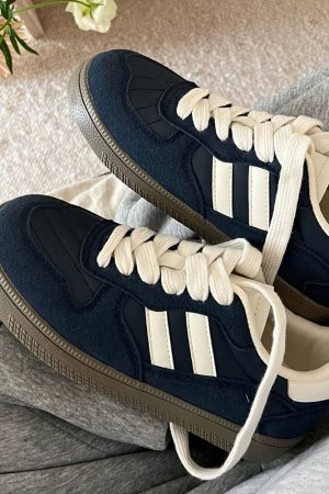 Cute Everyday Outfits, Outfit Inspo Casual Saturday School Sneakers in Navy