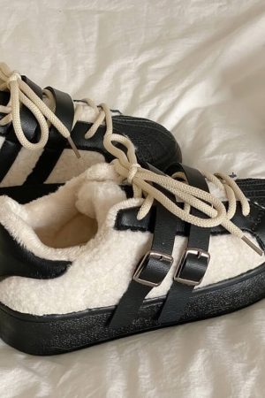 Cute Everyday Outfits, Outfit Inspo Casual Sherpa Buckle Straps Sneakers