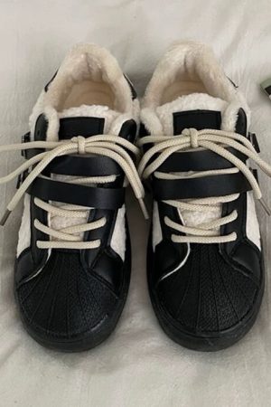 Cute Everyday Outfits, Outfit Inspo Casual Sherpa Buckle Straps Sneakers