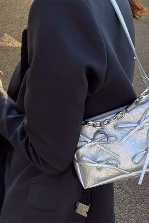 Cute Everyday Outfits, Outfit Inspo Casual Silver Bows Shoulder Bag