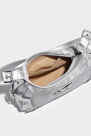 Cute Everyday Outfits, Outfit Inspo Casual Silver Butterfly Shoulder Bag