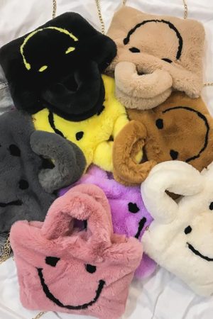 Cute Everyday Outfits, Outfit Inspo Casual Smiley Face Fuzzy Handbag