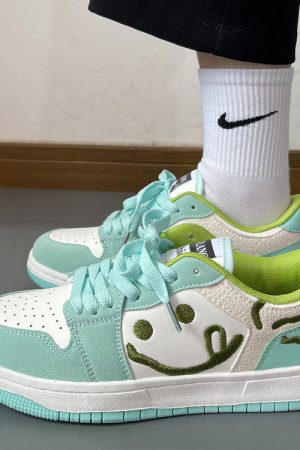Cute Everyday Outfits, Outfit Inspo Casual Smiling Face Embroidery Mint Green Sneakers