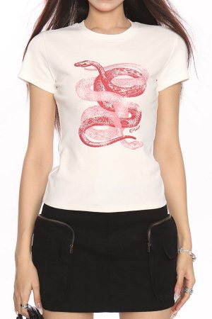 Cute Everyday Outfits, Outfit Inspo Casual Snake Graphic Fitted T-Shirt