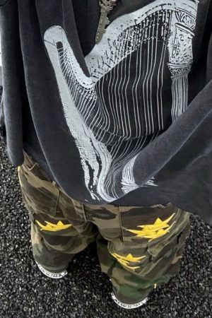 Cute Everyday Outfits, Outfit Inspo Casual Star Patch Camo Cargo Pants