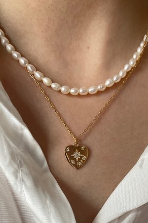 Cute Everyday Outfits, Outfit Inspo Casual Vintage Heart Coin Necklace