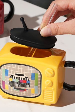 Cute Everyday Outfits, Outfit Inspo Casual Vintage TV Ceramic Mug