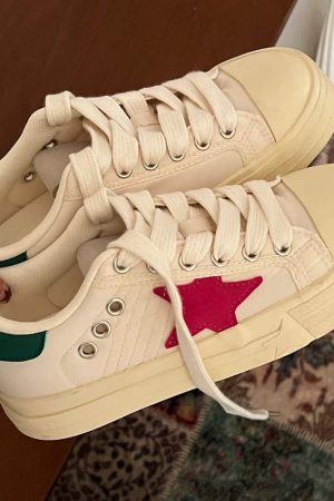 Cute Everyday Outfits, Outfit Inspo Casual White & Red Star Sneakers