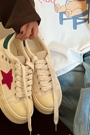 Cute Everyday Outfits, Outfit Inspo Casual White & Red Star Sneakers