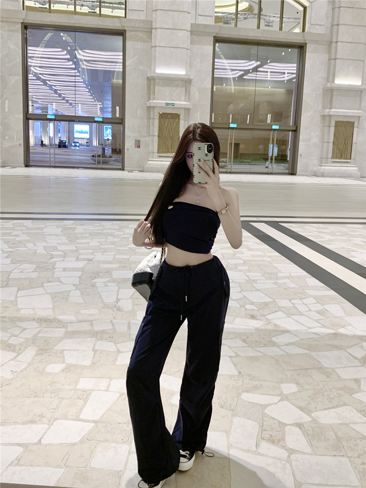 Dark Blue Low-Waist Cargo Pants for Women - Loose Fit, Slimming Casual Floor-Length Style, Perfect for Y2K and Everyday Wear Dark Blue Low-Waist Cargo Pants for Women - Loose Fit, Slimming Casual Floor-Length Style, Perfect for Y2K and Everyday Wear