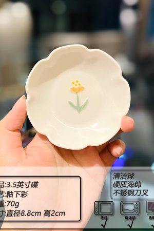 Delicate Daisy Flower Relief Ceramic Rice Bowl - 5-Inch Underglaze Soup Bowl for Home Decor, Aesthetic Kitchenware