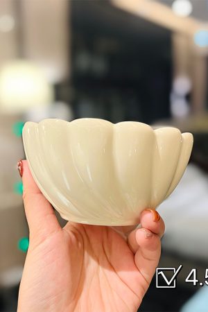 Delicate Daisy Flower Relief Ceramic Rice Bowl - 5-Inch Underglaze Soup Bowl for Home Decor, Aesthetic Kitchenware