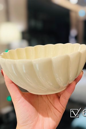 Delicate Daisy Flower Relief Ceramic Rice Bowl - 5-Inch Underglaze Soup Bowl for Home Decor, Aesthetic Kitchenware