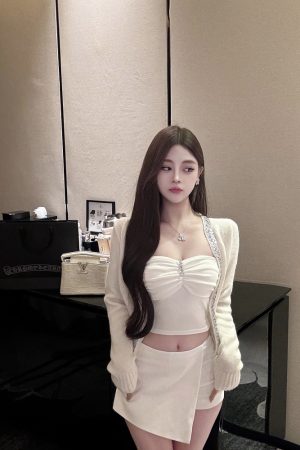 Diamond Strapless Top with Built-In Padding - Fitted Shirt for Stylish Elegance - Perfect for Y2K and Night Out Looks