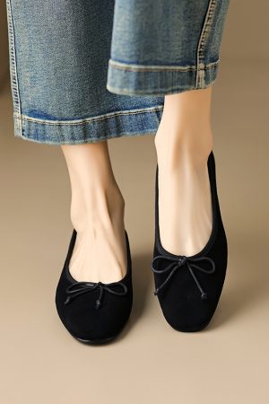 Elegant Caramel-Colored Lambskin Bow Flat Shoes for Women - Timeless Design, Shallow Mouth, Perfect for Everyday Wear