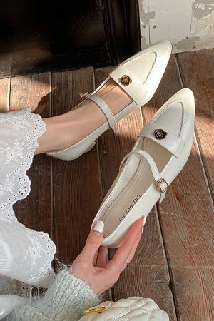 Elegant Chinese-Style Vintage Mid-Heel Shoes for Women - Handmade Genuine Leather Deer and Nara Commuting Footwear