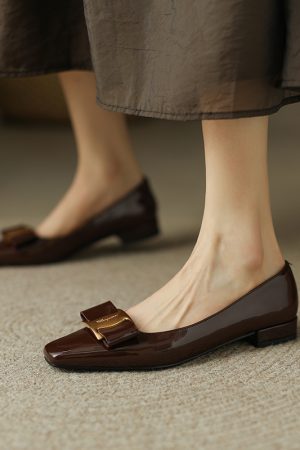 Elegant French Vintage 2cm Genuine Leather Flat Shoes with Bow - Timeless Chic Style for Effortless Elegance