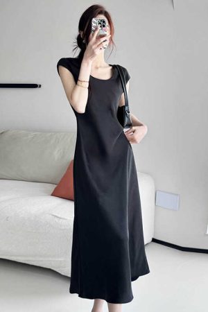 Elegant Heavy Satin Diagonal Cut U-Neck Short Sleeve Dress for Women â€“ Summer 2025 Slim Commuter Style, Chic Evening Wear