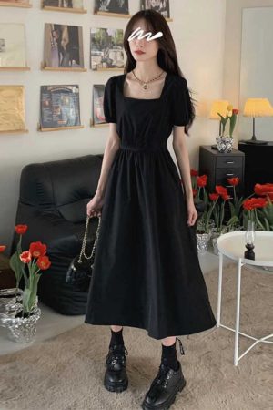 Elegant Hepburn-Style Black Square-Neck Dress for Women, 2025 Summer, High-End Waist-Cinching Mid-Length Fashion
