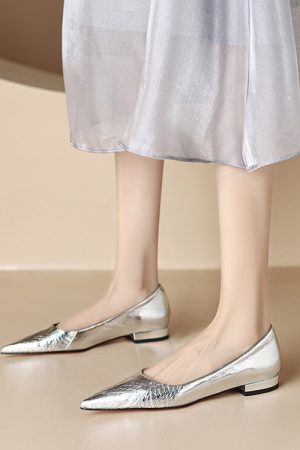 Elegant Italian Versatile Pointed-Toe Flats in Soft Leather - Chic French Fashion Shallow Mouth Shoes for Effortless Style