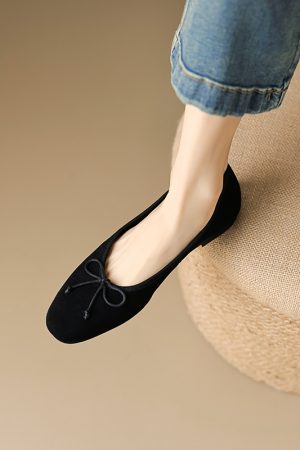 Elegant Sheepskin Bow Flat Shoes for Women - Timeless Shallow Mouth Design, Perfect for Everyday Wear, Chic and Comfortable Footwear