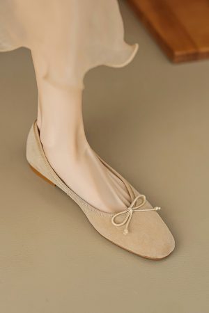 Elegant Sheepskin Bow Flat Shoes for Women - Timeless Shallow Mouth Design, Perfect for Everyday Wear, Chic and Comfortable Footwear