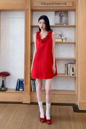 Elegant Slim Fit Sleeveless French Knot Rose Dress - Summer Short Skirt Tank Style for a Chic 90s Look