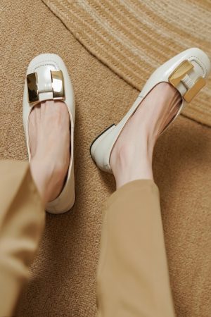 Elegant Vintage Metal Buckle Flat Square-Toe Women's Leather Shoes - Soft Sole, French Style Footwear for Effortless Chic