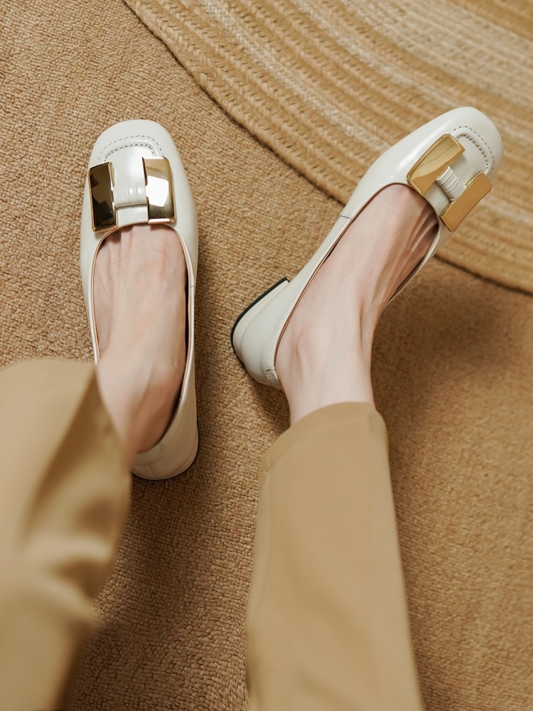 Elegant Vintage Metal Buckle Flat Square-Toe Women's Leather Shoes - Soft Sole, French Style Footwear for Effortless Chic Elegant Vintage Metal Buckle Flat Square-Toe Women's Leather Shoes - Soft Sole, French Style Footwear for Effortless Chic