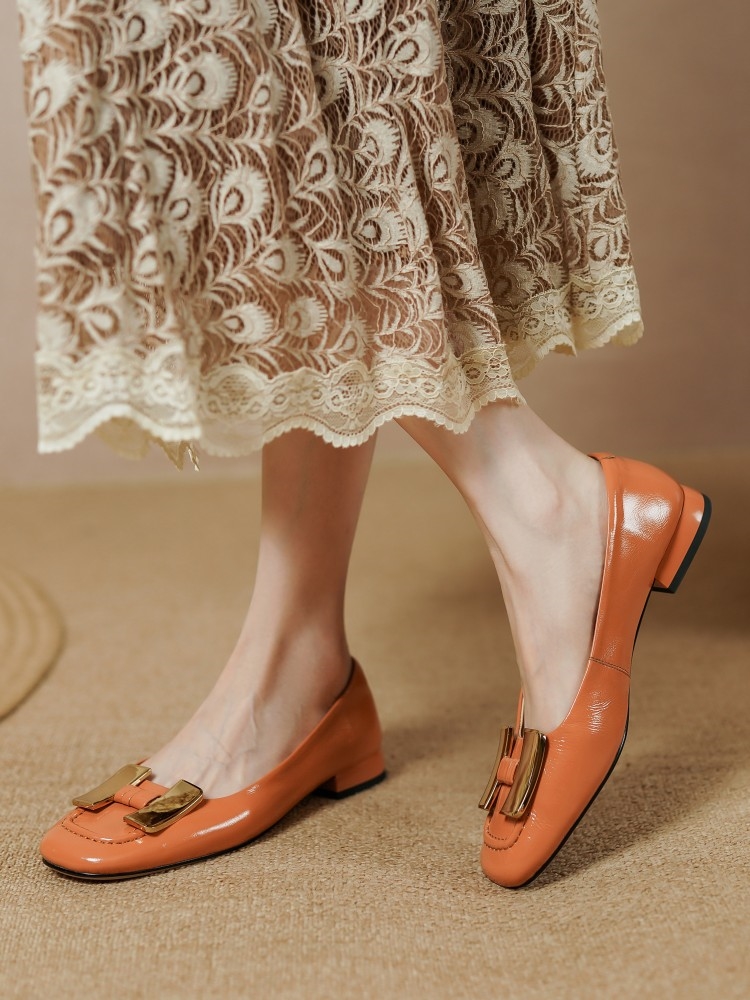 Elegant Vintage Metal Buckle Flat Square-Toe Women's Leather Shoes - Soft Sole, French Style Footwear for Effortless Chic Elegant Vintage Metal Buckle Flat Square-Toe Women's Leather Shoes - Soft Sole, French Style Footwear for Effortless Chic