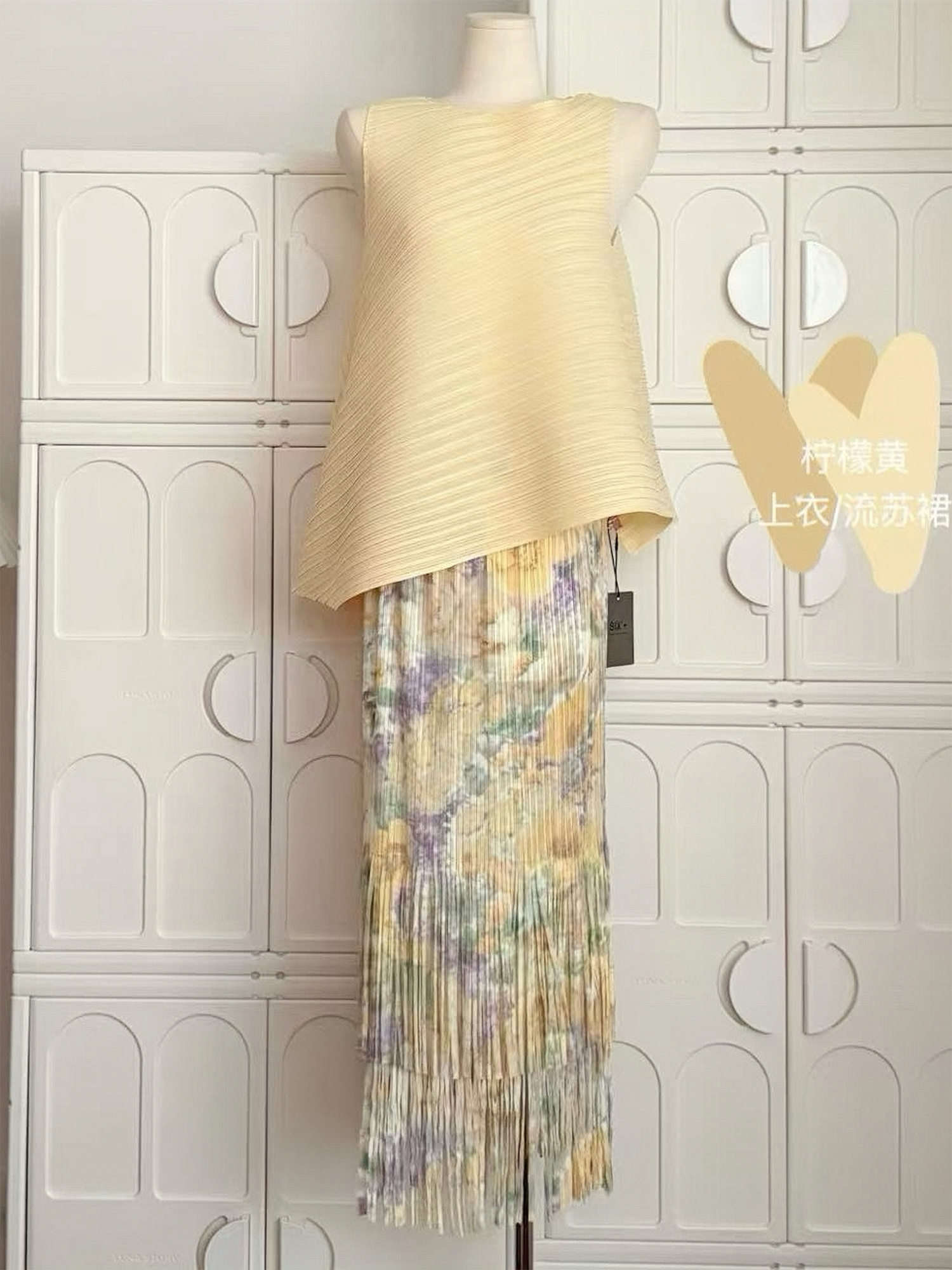 Elegant White Sleeveless Top with Pleated Tassel Skirt - Spring Summer Women's Fashion, Miyake Style, Chic and Trendy Look Elegant White Sleeveless Top with Pleated Tassel Skirt - Spring Summer Women's Fashion, Miyake Style, Chic and Trendy Look