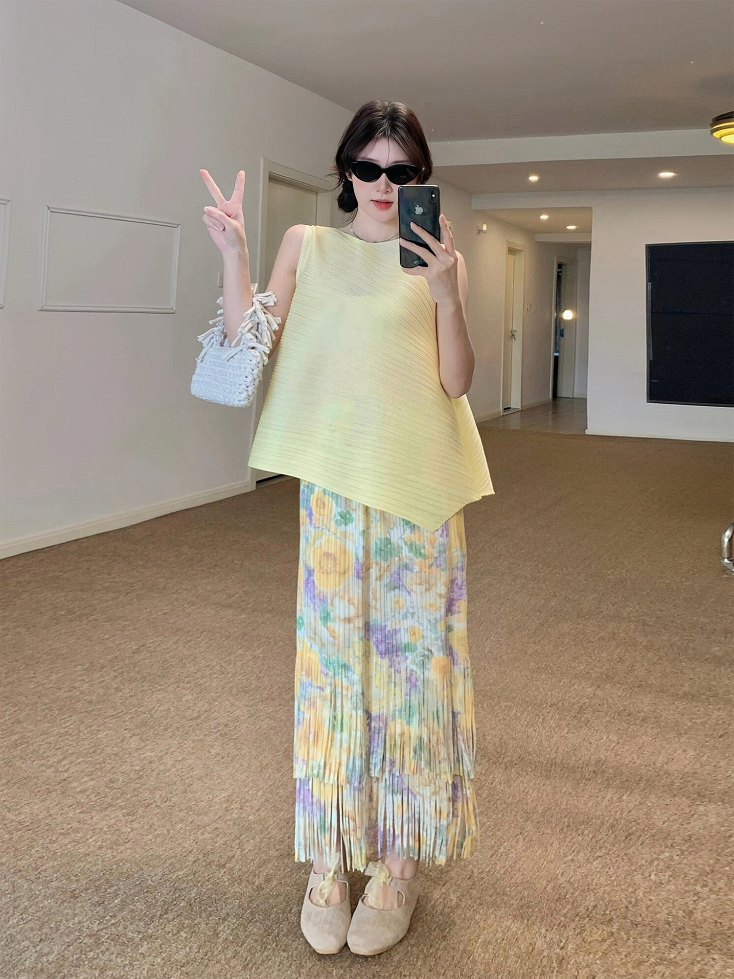 Elegant White Sleeveless Top with Pleated Tassel Skirt - Spring Summer Women's Fashion, Miyake Style, Chic and Trendy Look Elegant White Sleeveless Top with Pleated Tassel Skirt - Spring Summer Women's Fashion, Miyake Style, Chic and Trendy Look